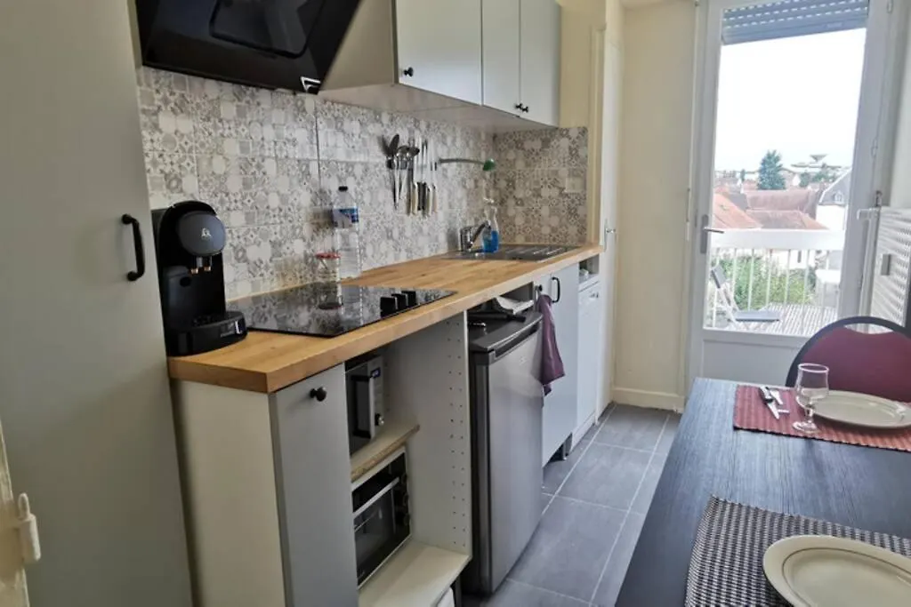 Apartment Appartement, Charmant Type F1 37M2 Vue Degagee, Commentry