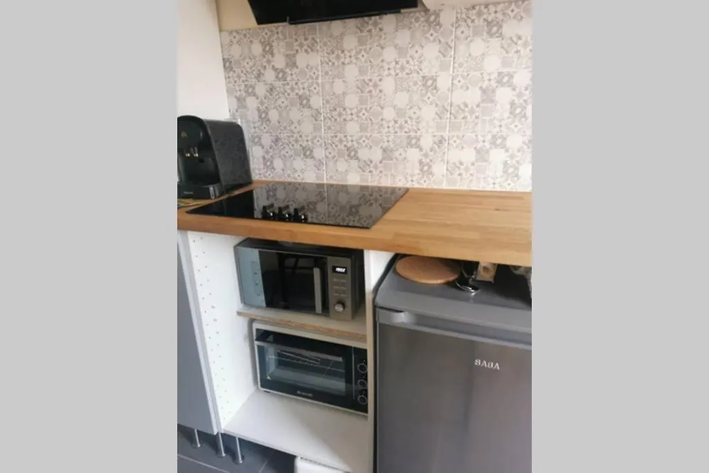 Appartement, Charmant Type F1 37M2 Vue Degagee, Commentry 0*,