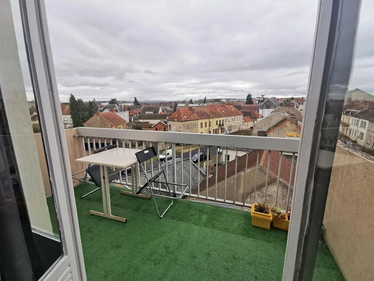 Appartement, Charmant Type F1 37M2 Vue Degagee, Commentry 0*,  France